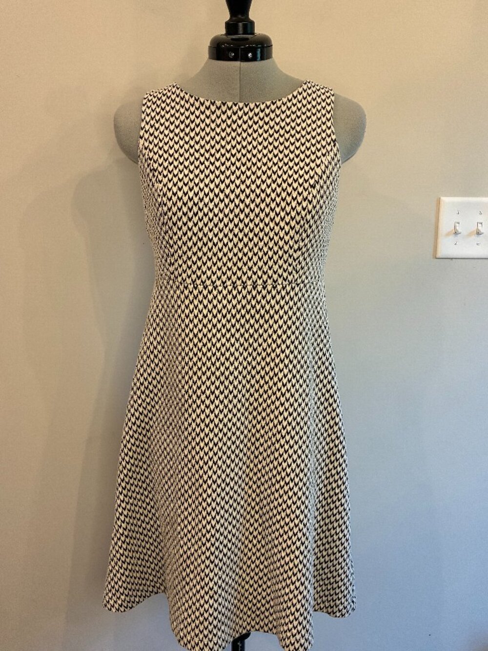 Loft Sleeveless Geometric Print Dress – Black & White – Size 6P